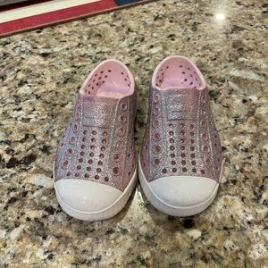 Native sparkly pink shoes